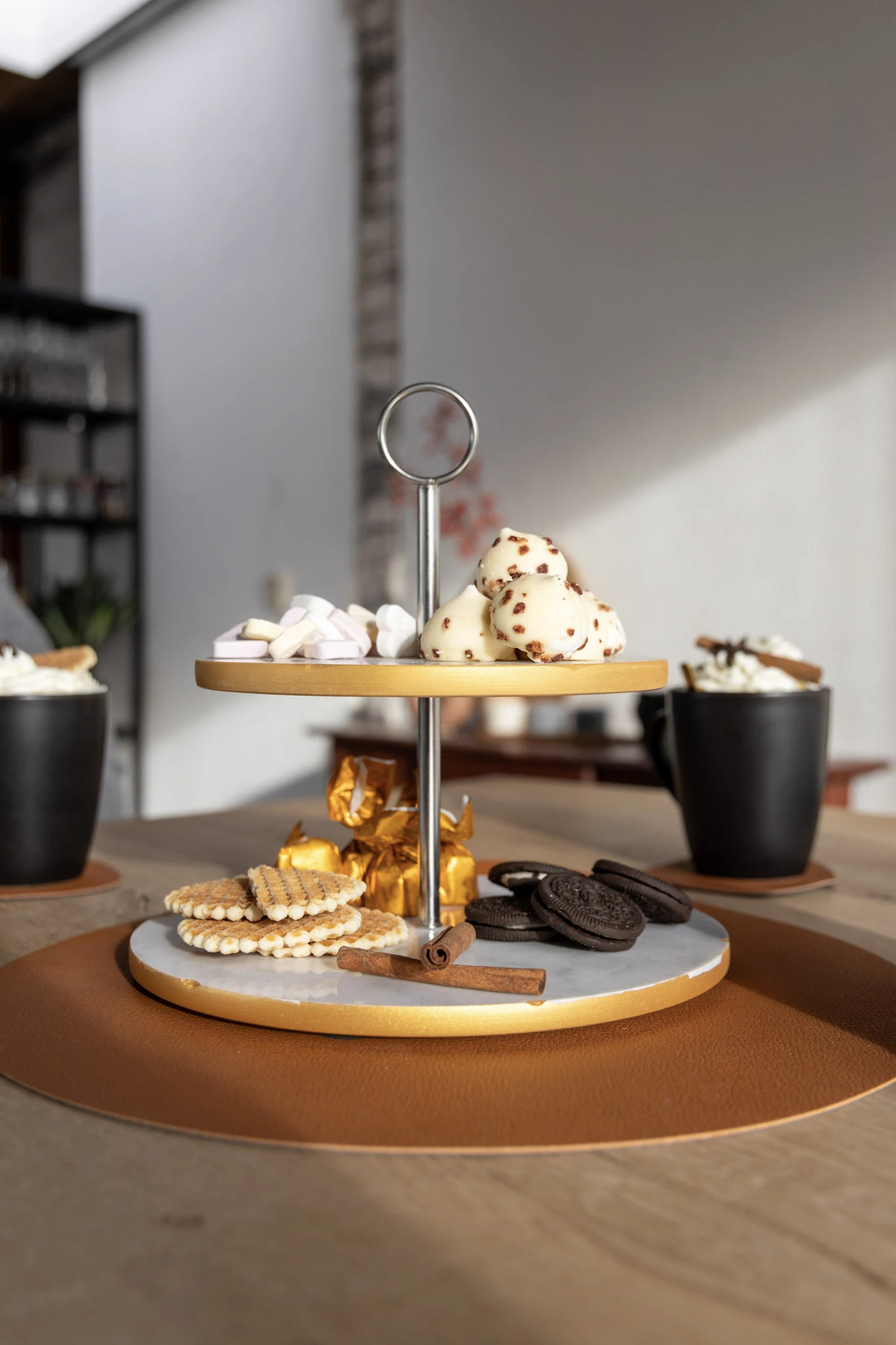 Jay Hill Etagere Marmer Goud 2-Laags 4 Jay Hill Etagere Marmer Goud 2-Laags - Afbeelding 4