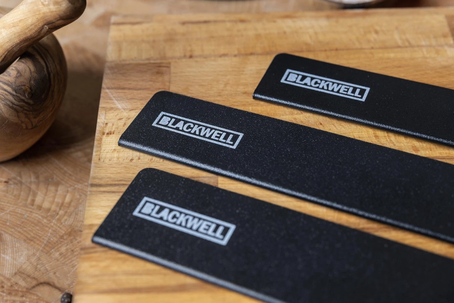 Blackwell Mesbeschermer - Universeel - Zwart - Voor Messen Met Een Lemmet Tot 22 Cm 5 Blackwell Mesbeschermer - Universeel - Zwart - Voor Messen Met Een Lemmet Tot 22 Cm - Afbeelding 5