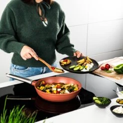 Westinghouse Pannenset Performance (Koekenpan ø 24 En 28 Cm + Steelpan ø 18 Cm) - Rood - Inductie En Alle Andere Warmtebronnen 9 Westinghouse Pannenset Performance (Koekenpan ø 24 En 28 Cm + Steelpan ø 18 Cm) - Rood - Inductie En Alle Andere Warmtebronnen -Keuken Kook Winkel 1200x1200 59