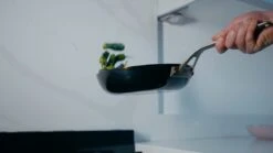 Saveur Selects Pannenset - Carbon Steel (Wokpan ø 35 Cm + Koekenpan ø 30 Cm) - Inductie En Alle Andere Warmtebronnen -Keuken Kook Winkel 1200x675 4