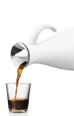 Eva Solo Thermoskan Classic Mat Wit 1 Liter 5 Eva Solo Thermoskan Classic Mat Wit 1 Liter -Keuken Kook Winkel 502802 Vacuum jug 1l Matt white pouring HIGH