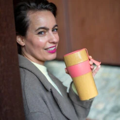 Koziol Thermosbeker Aroma To Go Roze 700 Ml -Keuken Kook Winkel 7243 aroma to go xl 704 fr 7 os