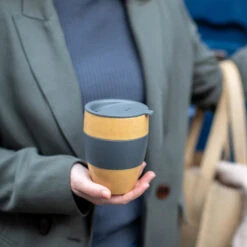 Koziol Koffiebeker Aroma To Go Grijs 400 Ml 8 Koziol Koffiebeker Aroma To Go Grijs 400 Ml -Keuken Kook Winkel 7589 aroma to go 701 shp 13 os1