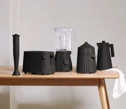 Alessi Filter-koffiezetapparaat Plissé - 1.5 Liter - Zwart - Michele De Lucchi - MDL14 B -Keuken Kook Winkel Alessi Plisse MDL06 07 08 09 10 B A4 3500pxl 3