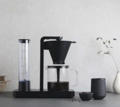 Wilfa Filter-koffiezetapparaat Performance Black - 1.25 Liter - WI602263 -Keuken Kook Winkel Coffee Brewer Performance WSPL 3B Environment LightBG Hor 638eed4ceb6577.05374313 1