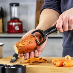 KitchenAid Dunschiller Classic 18 Cm - Zwart -Keuken Kook Winkel KitchenAid obierak do ziemniakow CLASSIC Onyx Black KCG145OHOBE 5057982065904