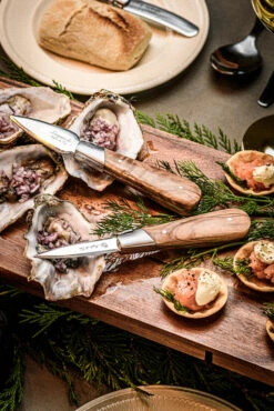 Laguiole Style De Vie Oestermessen Met Oesterhouder Luxury Line Olijfhout 6 Laguiole Style De Vie Oestermessen Met Oesterhouder Luxury Line Olijfhout -Keuken Kook Winkel OesterOliveGift 3