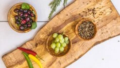 Jay Hill Serveerplank Tunea - Olijfhout - Schors XL 64 - 72 Cm 13 Jay Hill Serveerplank Tunea - Olijfhout - Schors XL 64 - 72 Cm -Keuken Kook Winkel Tunea 1