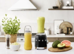 SMEG Smoothie Blender - Compact - Zwart - 600 Ml - PBF01BLEU 10 SMEG Smoothie Blender - Compact - Zwart - 600 Ml - PBF01BLEU -Keuken Kook Winkel WEB PBF01BLEU L03.jpg