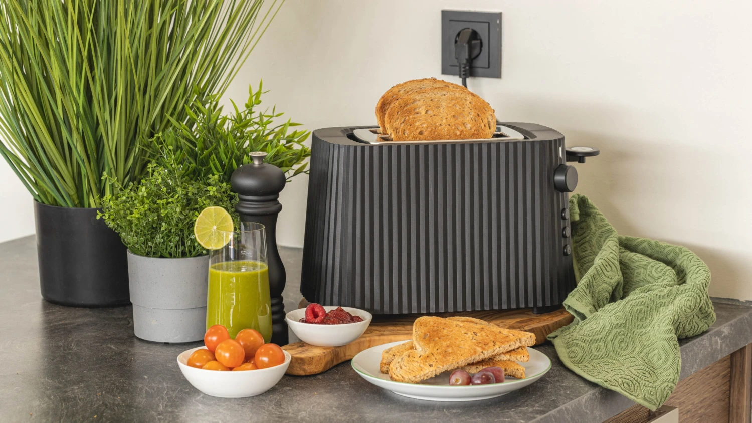 Alessi Broodrooster Plissé - 6 Standen - Zwart - Michele De Lucchi - MDL08 B 2 Alessi Broodrooster Plissé - 6 Standen - Zwart - Michele De Lucchi - MDL08 B - Afbeelding 2