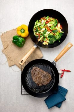 BK Wokpan Force - Carbon Steel - ø 30 Cm - Zonder Anti-aanbaklaag 11 BK Wokpan Force - Carbon Steel - ø 30 Cm - Zonder Anti-aanbaklaag -Keuken Kook Winkel c706fb772835678761c80fb6f51dbf349ef8efed BK Force CS Lifestyle 6 1