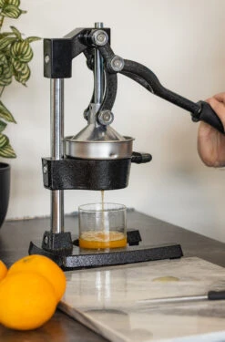 Sareva Citruspers - Gietijzer - Hevelmodel - Zwart -Keuken Kook Winkel citruspers 5