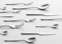Alessi Tafellepel Ovale - REB09/1 - Door Ronan & Erwan Bouroullec 5 Alessi Tafellepel Ovale - REB09/1 - Door Ronan & Erwan Bouroullec -Keuken Kook Winkel dezeen Ovale cutlery by Ronan and Erwan Bouroullec for Alessi 12 1 2