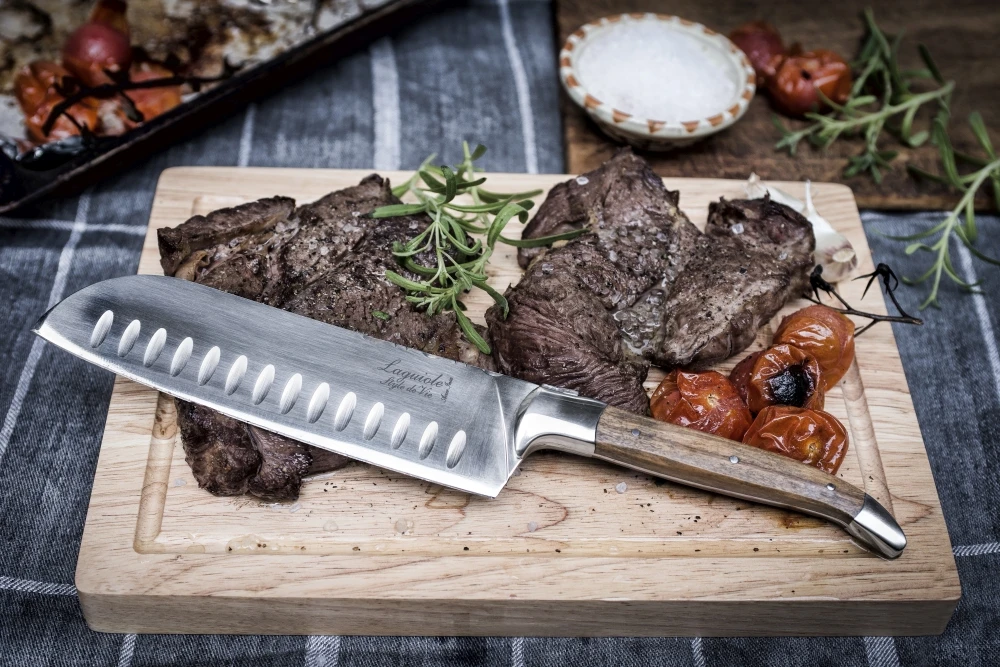 Laguiole Style De Vie Santokumes Olijfhout Met Snijplank 2 Laguiole Style De Vie Santokumes Olijfhout Met Snijplank - Afbeelding 2