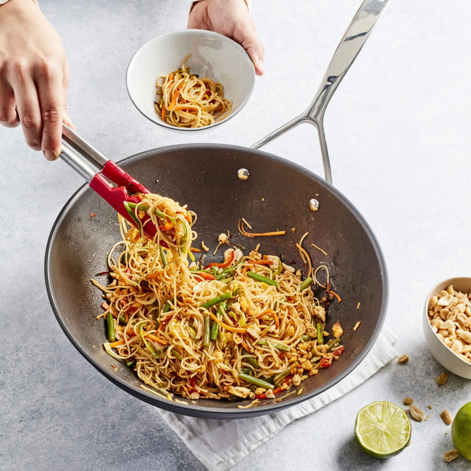 Demeyere Wokpan Alu Pro 5 - Duraslide Titanium - ø 30 Cm - Standaard Anti-aanbaklaag 3 Demeyere Wokpan Alu Pro 5 - Duraslide Titanium - ø 30 Cm - Standaard Anti-aanbaklaag - Afbeelding 3