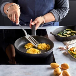 Demeyere Koekenpan Alu Comfort 3 - Duraslide - ø 20 Cm - Standaard Anti-aanbaklaag -Keuken Kook Winkel pdp masonry content demeyere alu comfort dura 3 pan soft utensils 750x750