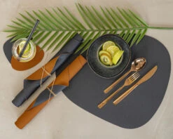 Jay Hill Onderzetters - Vegan Leer - Zwart / Cognac - Organic - Dubbelzijdig - 13 X 11 Cm - 6 Stuks -Keuken Kook Winkel placemat 5 8