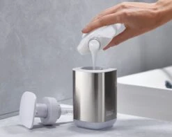 Joseph Joseph Zeepdispenser Presto -Keuken Kook Winkel presto steel white iu2 5422f4d1 7b11 440d a409 019311a050c2 2000x 1